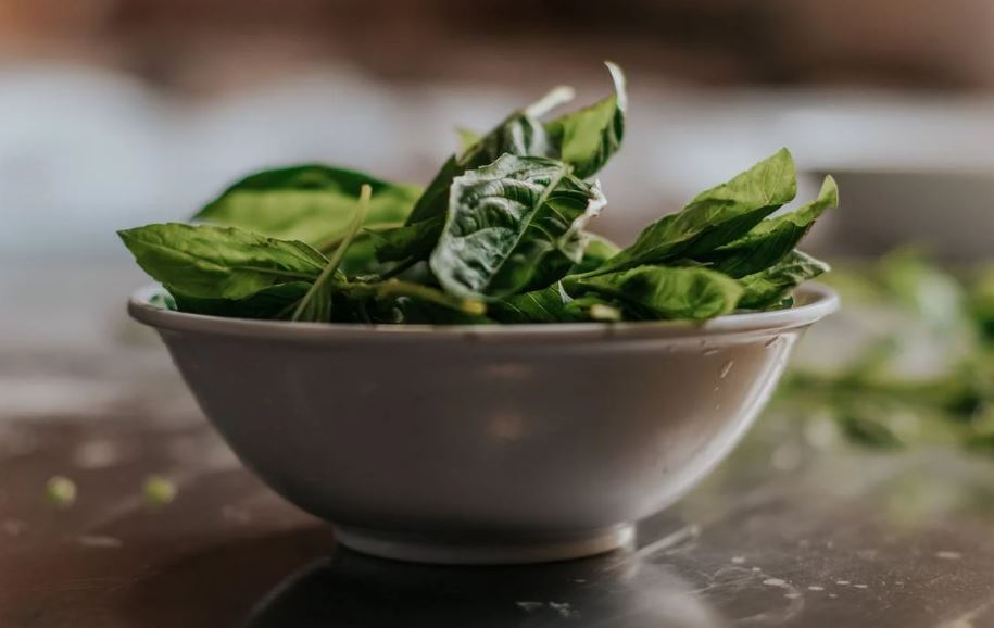 spinach salad Nutrition Tips For Boosting Your Brain
